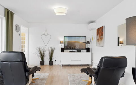 Edo - 575M from the Sea: Mobilia, Interior Design, Pavimentazione, Pavimento, Soffitto, Camera, Sedia, Tavolo, Appartamento, Cucina & Sala Da Pranzo Tavolo
