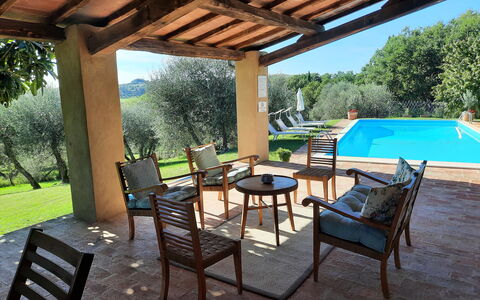 Villa San Giovanni: Proprietà, Mobilia, Pianta, Cielo, Verde, Sedia, Shade, Tavolo, Interior Design, Mobili Da Esterno