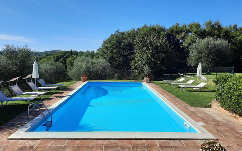 Villa San Giovanni: Acqua, Pianta, Cielo, Piscina, Azzurro, Rettangolo, Shade, Albero, Erba, Tempo Libero
