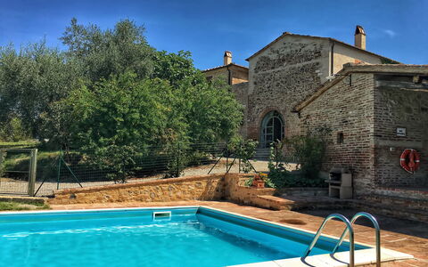 Villa San Giovanni: Cielo, Acqua, Pianta, Proprietà, Costruzione, Azzurro, Finestra, Piscina, Albero, Rettangolo