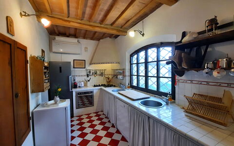 Villa Delle Palme: Cornice, Mobilia, Cabinetry, Proprietà, Controsoffitto, Cucina, Interior Design, Legna, Mensola, Soggiorno