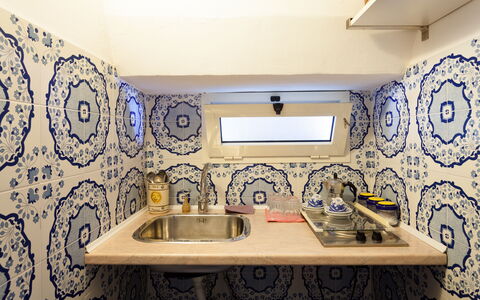 Villa Il Sole Di Sorrento: Rubinetto, Idraulico Fixture, Proprietà, Lavello, Lavandino Del Bagno, Costruzione, Bagno, Mobiletto Del Bagno, Casa, Viola