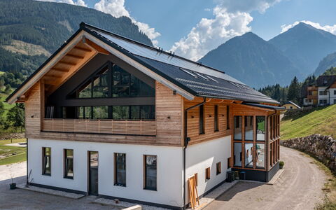 Stein an der Enns 613: Nube, Cielo, Montagna, Proprietà, Finestra, Pianta, Costruzione, Albero, Legna, Casa