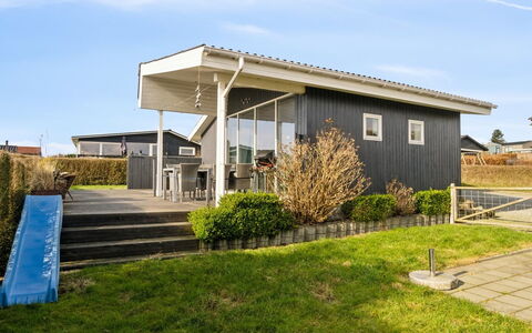 Gyrid - 150M from the Sea: Legna, Casa, Portico, Deck, Latifoglie, Tetto, Color Legno, Pavimento In Legno, Eco Hotel
