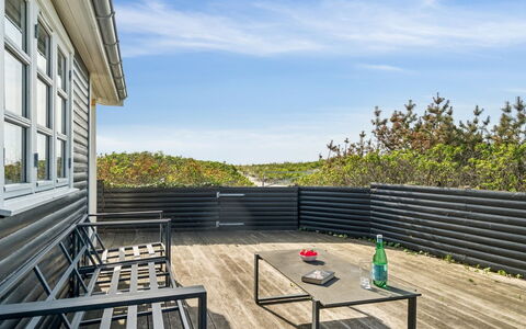 Baarde - 60M from the Sea: Tetto, Casa, Porta, Villetta, Shade, Raccordo, Cortile, Estate, Backyard
