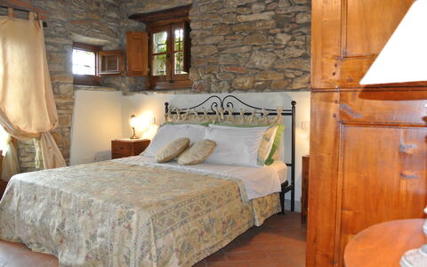 Casale Della Torre: Proprietà, Mobilia, Finestra, Comfort, Costruzione, Legna, Telaio Del Letto, Cassetto, Lampada, Interior Design