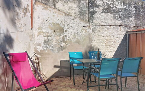 La Boirie: Mobilia, Sedia, Mobili Da Esterno, Materiali Naturali, Tavolo Esterno, Pianta Della Casa, Dipingere, Sedia Pieghevole, Vaso Di Fiori, Tavolino Da Caffè