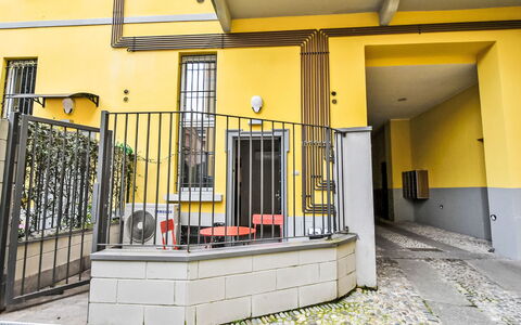 Milan 402: Porta, Materiale Composito, Metallo, Ferro, Appartamento, Le Scale, Corrimano, Dipingere, Balcone, Colonna