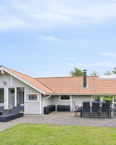 Chrisse - 250M from the Sea