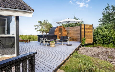 Griselda - 400M from the Sea: Legna, Casa, Portico, Deck, Latifoglie, Tetto, Color Legno, Pavimento In Legno, Eco Hotel