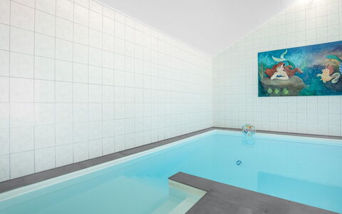 Tovi - 600M from the Sea: Mobilia, Interior Design, Sedia, Pavimentazione, Tavolo, Ricorrere, Pavimento, Soffitto, Camera, Eco Hotel