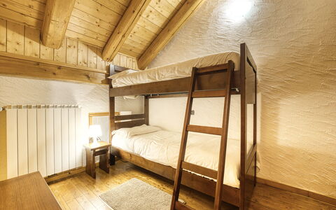 Incanto Walser Apartments Testa: Costruzione, Legna, Comfort, Casa, Telaio Del Letto, Letto, Latifoglie, Soffitto, Camera Da Letto, Pavimentazione