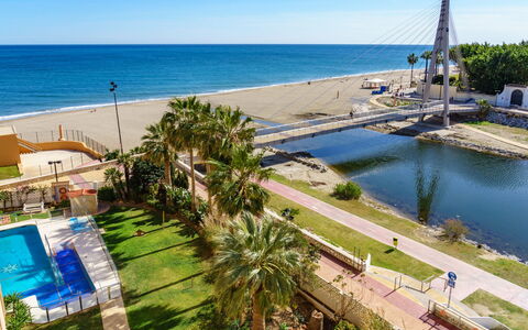 Fuengirola 605: Acqua, Cielo, Pianta, Blu, Azzurro, Piscina, Albero, Costiera E Morfologie Oceanic, Località Balneare, Nube