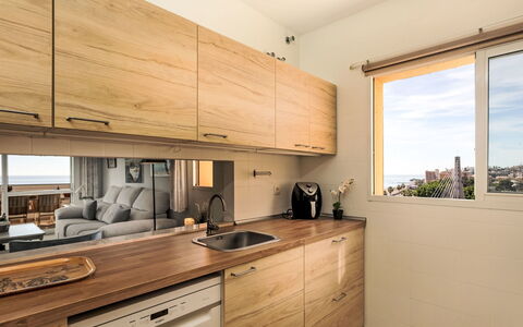 Fuengirola 605: Controsoffitto, Cabinetry, Proprietà, Cassetto, Costruzione, Cucina, Cassettiera, Legna, Illuminazione, Interior Design