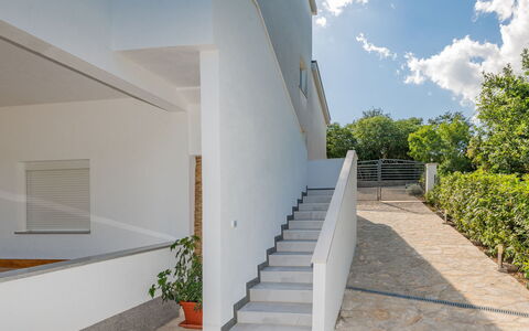 Villa Dalmatina: Parete, Architettura, Corrimano, Materiale Composito, Le Scale, Balcone, Calcestruzzo, Estate, Illuminazione Diurna