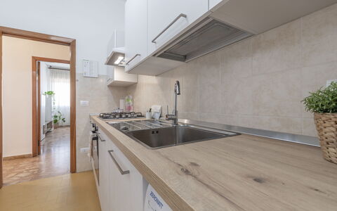 Casa Rivamare: Rubinetto, Cabinetry, Controsoffitto, Lavello, Lavandino Della Cucina, Pianta, Idraulico Fixture, Costruzione, Cucina, Pianta Della Casa