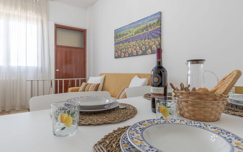Casa Rivamare: Tavolo, Tavola, Mobilia, Proprietà, Dishware, Tovaglia, Tessile, Interior Design, Legna, Piatto