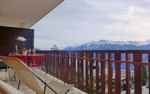 Crans-Montana 666: Cielo, Nube, Recinzione, Legna, Corpo D'Acqua, Shade, Portico, Montagna, Immobiliare, Tempo Libero