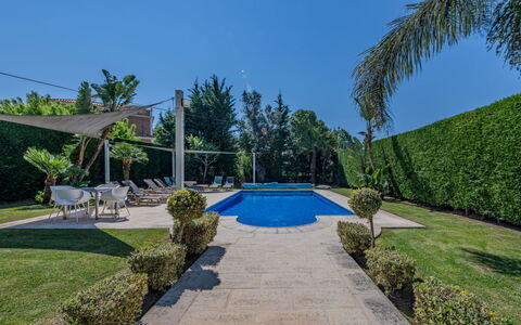 Carmen: Albero, Piscina, Giardino, Landscaping, Shade, Ricorrere, Prato, Sempreverde, Hacienda