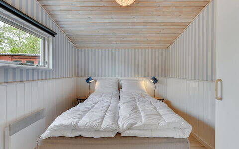 Venla - 150M from the Sea: Legna, Soffitto, Pavimentazione, Interior Design, Pavimento, Camera Da Letto, Color Legno, Latifoglie, Plank, Letto