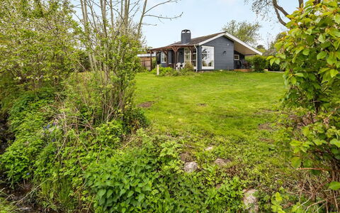 Venla - 150M from the Sea: Erba, Verde, Arbusto, Casa, Villetta, Giardino, Lotto, Casa, Groundcover