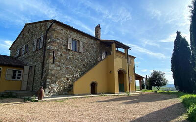 Capo Il Cerro Villa sul Lago 300.1: Nube, Cielo, Pianta, Proprietà, Finestra, Costruzione, Albero, Architettura, Erba, Facciata