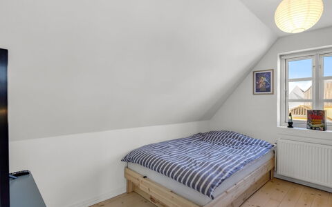 Birtir - 200M from the Sea: Pavimentazione, Pavimento, Legna, Camera Da Letto, Letto, Mobilia, Interior Design, Soffitto, Casa, Pavimento In Legno