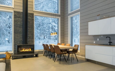 Levin Hiihtäjä: Balcone, Appartamento, Shade, Bicchiere, Condominio, Corrimano, Portico, Illuminazione Diurna, Deck, Mobili Da Esterno