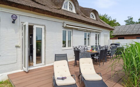 Fridgerd - 4.8Km from the Sea: Mobilia, Interior Design, Pavimentazione, Pavimento, Soffitto, Camera, Sedia, Tavolo, Appartamento, Cucina & Sala Da Pranzo Tavolo