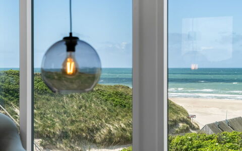 Fatlinda - 50M from the Sea: Soffitto, Pavimentazione, Interior Design, Pavimento, Materiale Composito, Mobilia, Ricorrere, Hotel, Design, Illuminazione Diurna