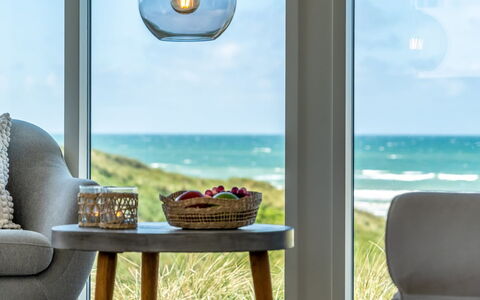Fatlinda - 50M from the Sea: Soffitto, Pavimentazione, Interior Design, Pavimento, Materiale Composito, Mobilia, Ricorrere, Hotel, Design, Illuminazione Diurna