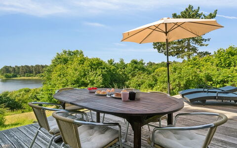 Stygg - 400M from the Sea: Tetto, Casa, Casa, Villetta, Raccordo, Estate, Driveway, Edifici Giardino, Cortile, Capannone