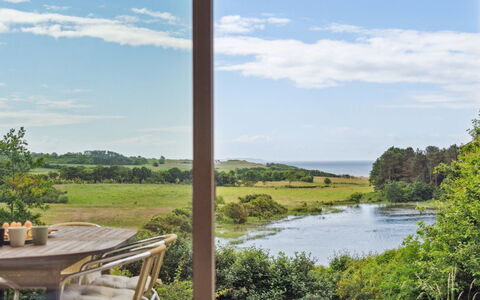 Stygg - 400M from the Sea: Tetto, Casa, Casa, Villetta, Raccordo, Estate, Driveway, Edifici Giardino, Cortile, Capannone