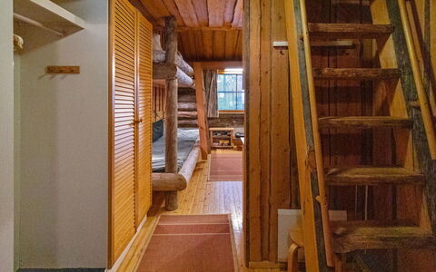 Keidaskero B 9: Balcone, Appartamento, Shade, Bicchiere, Condominio, Corrimano, Portico, Illuminazione Diurna, Deck, Mobili Da Esterno