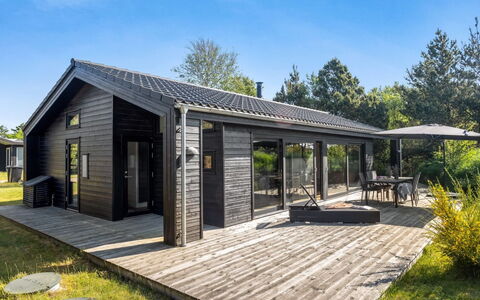 Einette - 100M from the Sea: Mobilia, Interior Design, Pavimentazione, Pavimento, Soffitto, Camera, Sedia, Tavolo, Appartamento, Cucina & Sala Da Pranzo Tavolo