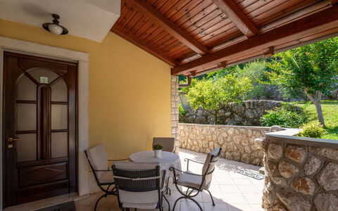 Villa Valy: Pianta, Proprietà, Costruzione, Legna, Illuminazione, Interior Design, Shade, Pianta Della Casa, Sedia, Porta