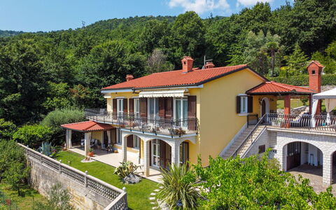 Villa Valy: Pianta, Costruzione, Proprietà, Finestra, Cielo, Nube, Albero, Casa, Immobiliare, Zona Residenziale