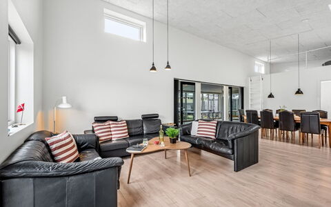 Clarabelle - 1.2Km from the Sea: Mobilia, Interior Design, Pavimentazione, Pavimento, Soffitto, Legna, Divano, Camera, Soggiorno, Pavimento In Legno