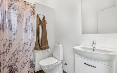 Clarabelle - 1.2Km from the Sea