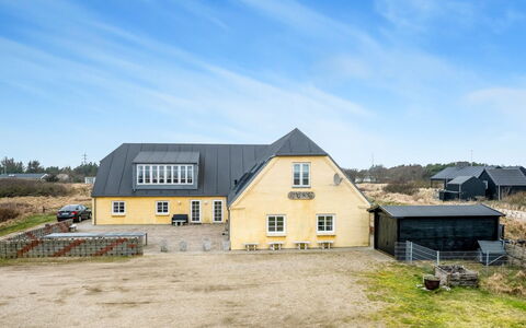 Nafne - 1.2Km from the Sea: Tetto, Casa, Casa, Villetta, Porta, Raccordo, Deck, Portico, Plank, Latifoglie