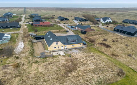 Nafne - 1.2Km from the Sea: Tetto, Casa, Casa, Villetta, Porta, Raccordo, Deck, Portico, Plank, Latifoglie
