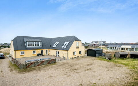 Nafne - 1.2Km from the Sea: Tetto, Casa, Casa, Villetta, Porta, Raccordo, Deck, Portico, Plank, Latifoglie