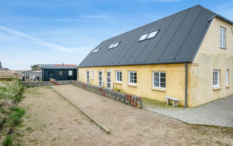 Nafne - 1.2Km from the Sea: Tetto, Casa, Casa, Villetta, Porta, Raccordo, Deck, Portico, Plank, Latifoglie