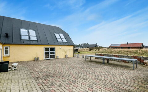 Nafne - 1.2Km from the Sea: Tetto, Casa, Casa, Villetta, Porta, Raccordo, Deck, Portico, Plank, Latifoglie