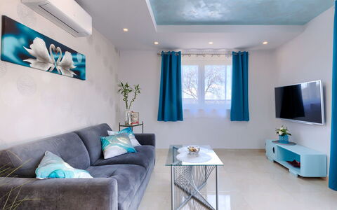 Villa Fenix: Acqua, Cielo, Proprietà, Pianta, Albero, Piscina, Azzurro, Shade, Arecales, Tempo Libero