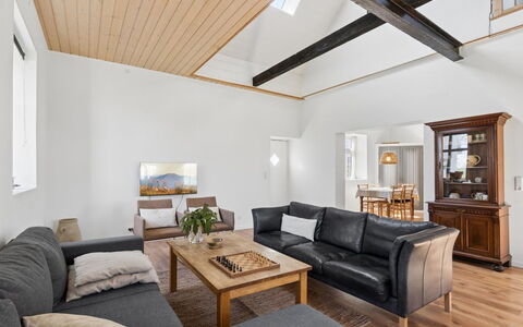 Antonina - 1.5Km from the Sea: Mobilia, Interior Design, Pavimentazione, Divano, Soffitto, Legna, Pavimento, Camera, Pavimento In Legno, Soggiorno