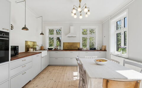Antonina - 1.5Km from the Sea: Pavimentazione, Cucina, Interior Design, Legna, Pavimento, Soffitto, Cabinetry, Controsoffitto, Lampada, Pavimento In Legno