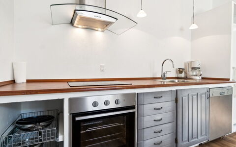 Antonina - 1.5Km from the Sea: Elettrodomestico Da Cucina, Interior Design, Cucina, Apparecchio Major, Legna, Elettrodomestico, Pavimentazione, Controsoffitto, Cabinetry, Soffitto