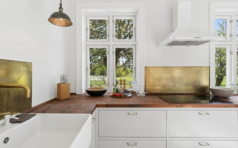 Antonina - 1.5Km from the Sea: Cucina, Pavimentazione, Interior Design, Controsoffitto, Cabinetry, Elettrodomestico Da Cucina, Idraulico Fixture, Rubinetto, Lampada