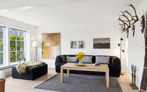 Marrit - 500M from the Sea: Mobilia, Interior Design, Pavimentazione, Pavimento In Legno, Divano, Pavimento, Legna, Soggiorno, Camera, Soffitto